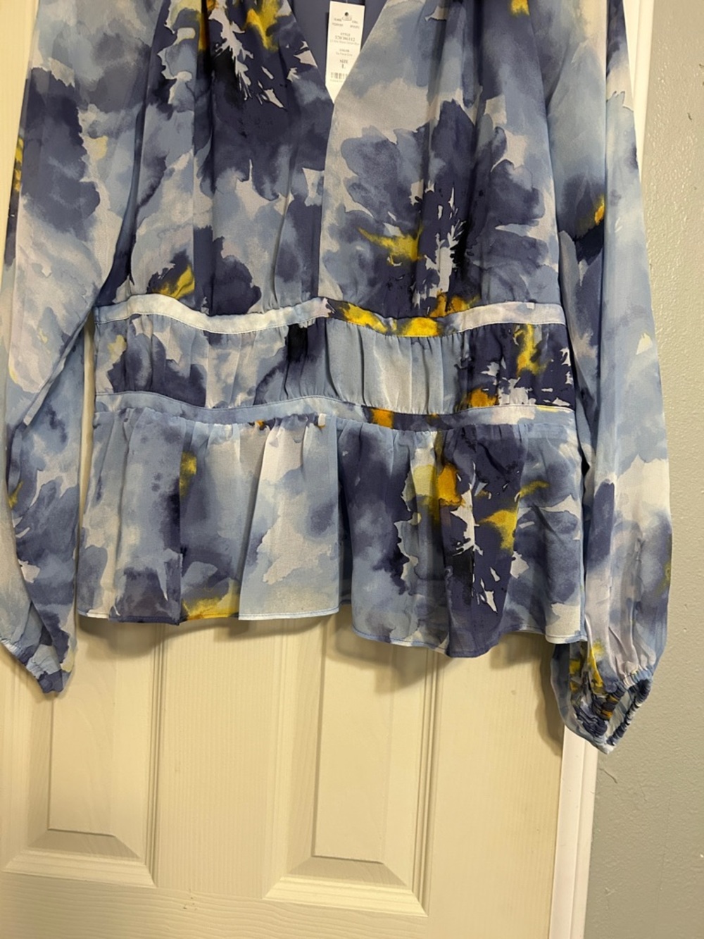 💸30%off2🛒 White House Black Market blue floral blouse NWT WHBM - Picture 4 of 5